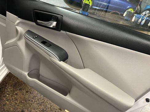 Used 2012 Toyota Camry XLE w/ Leather Pkg image 35