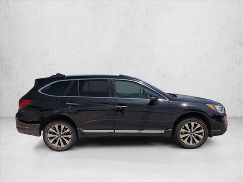 Used 2017 Subaru Outback 2.5i Touring AWD/4WD image 4