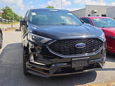 Used 2019 Ford Edge ST w/ Convenience Package AWD/4WD image 2