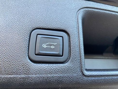 Used 2024 GMC Terrain SLT image 30