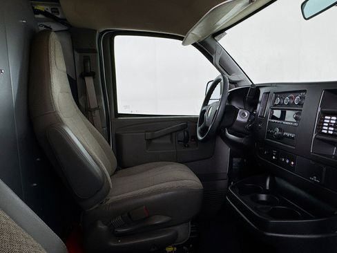 Used 2021 Chevrolet Express 2500 RWD image 20