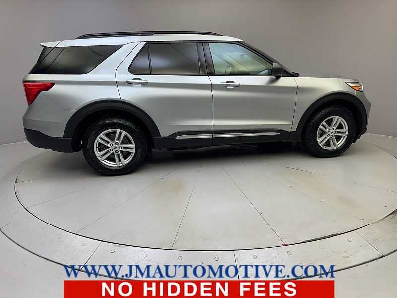 Used 2023 Ford Explorer XLT AWD/4WD image 6