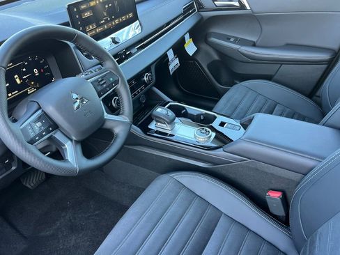 New 2026 Mitsubishi Outlander SE image 11