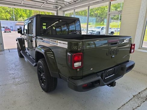 Used 2022 Jeep Gladiator Sport AWD/4WD image 3