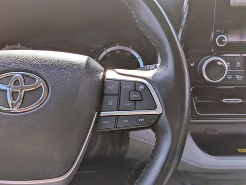 Used 2023 Toyota Highlander XLE AWD/4WD image 15