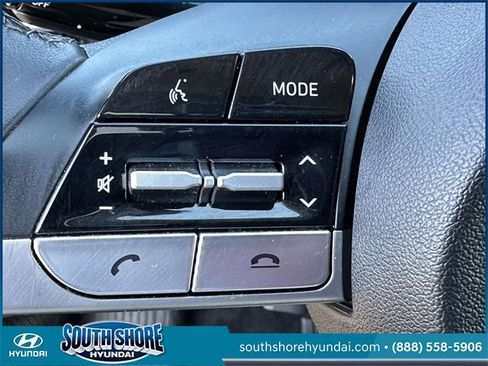 Certified 2023 Hyundai Elantra Limited w/ Preferred Accessory Package image 21