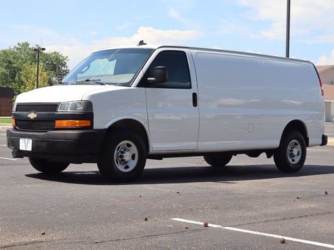 Used 2018 Chevrolet Express 2500 Extended RWD image 11