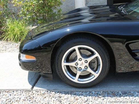 Used 2002 Chevrolet Corvette Convertible w/ Preferred Equipment Group2 image 9