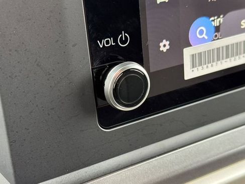 Used 2025 Toyota Tacoma SR5 image 31