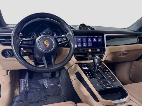 Certified 2023 Porsche Macan AWD/4WD image 25