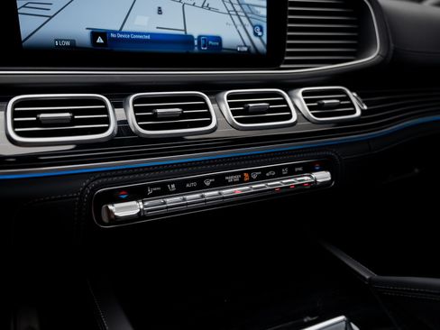 Used 2024 Mercedes-Benz Maybach GLS 600 4MATIC image 53