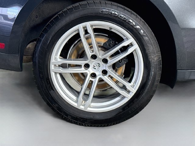 Used 2023 Porsche Macan w/ Premium Package Plus AWD/4WD image 32