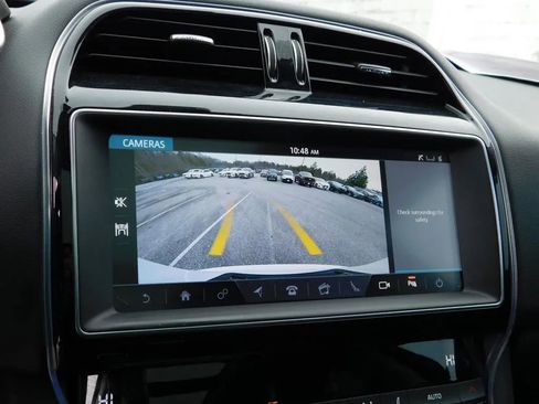 Used 2019 Jaguar F-PACE Premium image 18