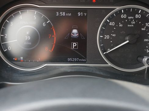 Used 2019 Nissan Kicks SV FWD image 12