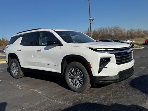 New 2026 Chevrolet Traverse LT image 2