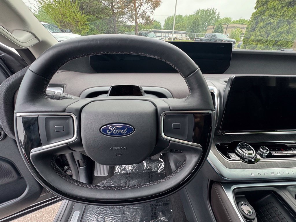 Used 2025 Ford Expedition Platinum w/ Platinum Ultimate Package AWD/4WD image 19