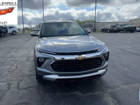 Used 2024 Chevrolet TrailBlazer LT w/ Convenience Package AWD/4WD image 3
