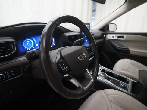 Used 2020 Ford Explorer Platinum w/ Premium Technology Package AWD/4WD image 8