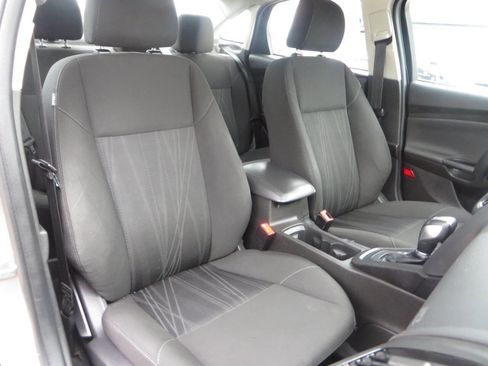 Used 2016 Ford Focus SE image 41