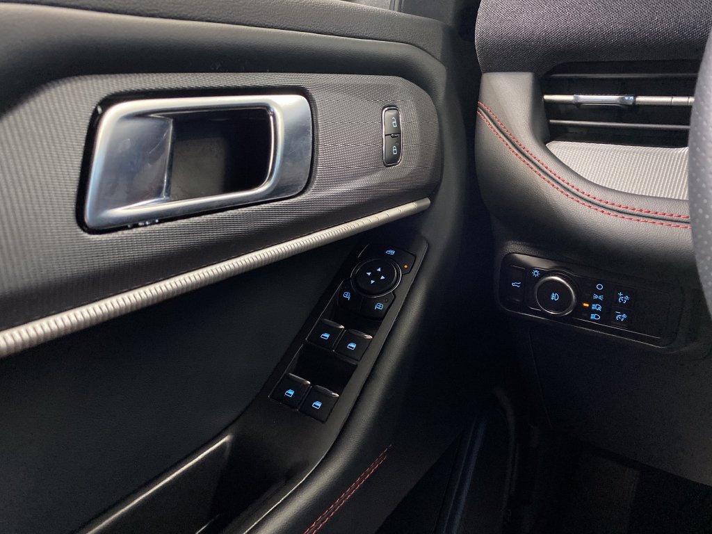 Used 2025 Ford Explorer ST-Line w/ ST-Line Street Pack AWD/4WD image 25