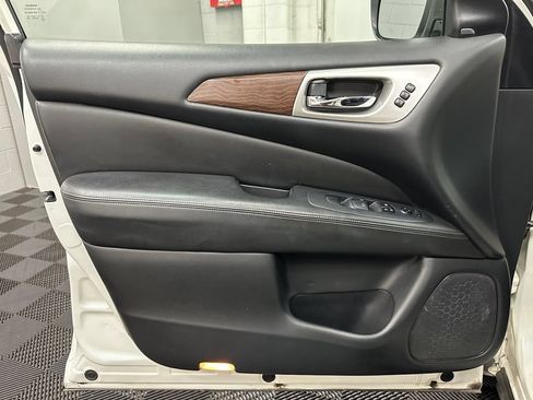 Used 2019 Nissan Pathfinder Platinum AWD/4WD image 17