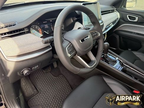 New 2026 Jeep Compass Latitude image 11