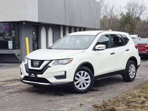 Used 2017 Nissan Rogue S image 2