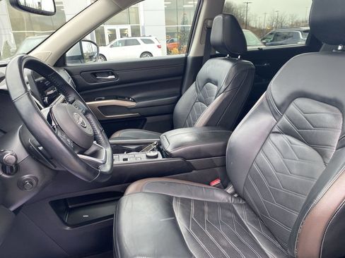 Used 2022 Nissan Pathfinder Platinum w/ Cargo Package image 24