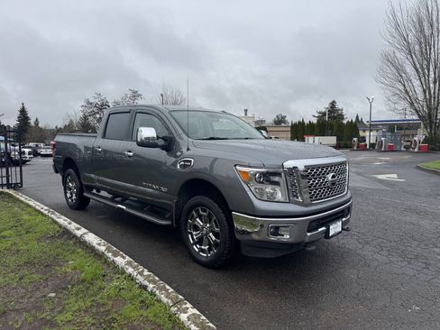 Used 2017 Nissan Titan SL w/ Chrome Package image 6