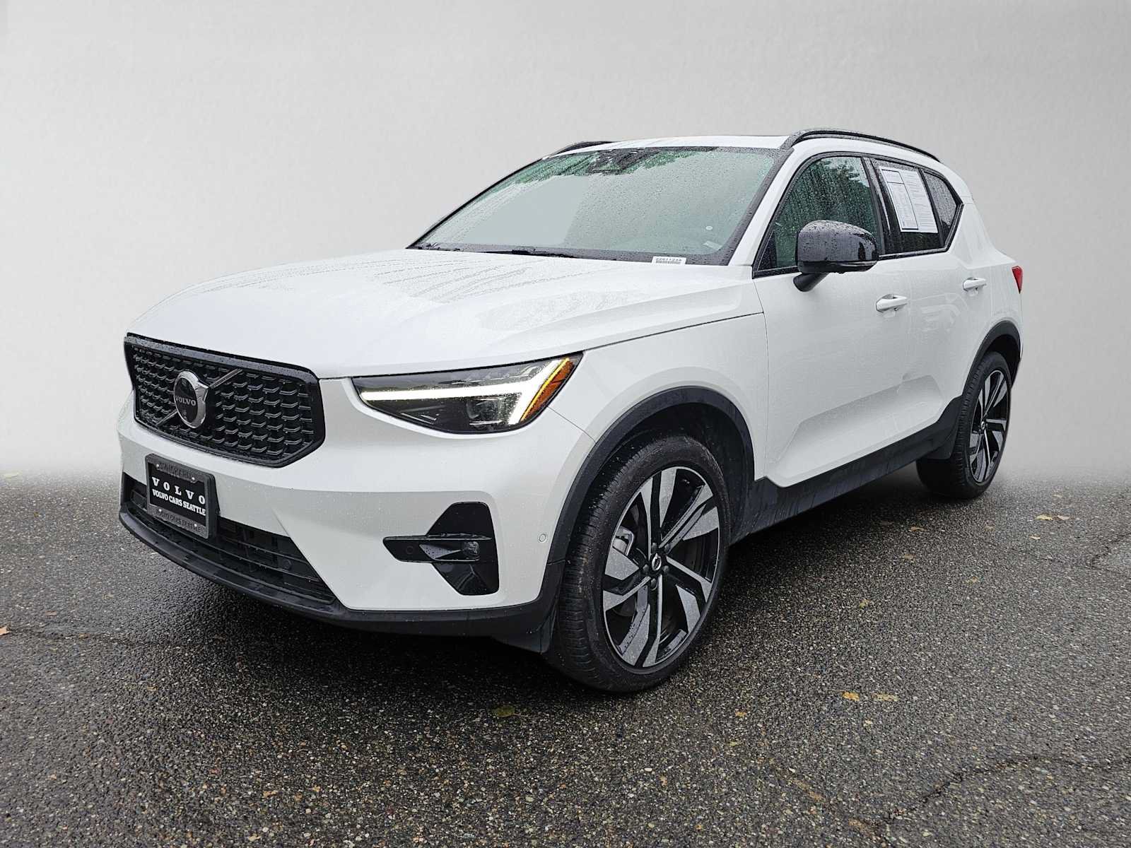 Used 2024 Volvo XC40 B5 Plus w/ Protection Package Premier AWD/4WD image 7