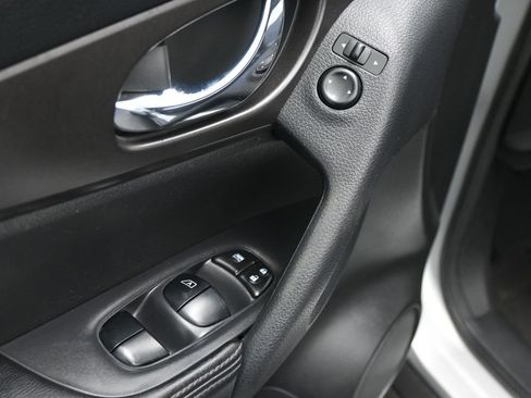 Used 2014 Nissan Rogue S image 10