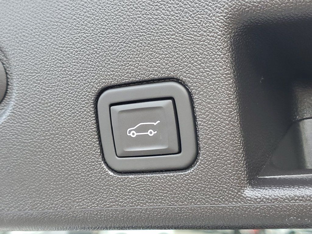Used 2024 Chevrolet Equinox LT w/ LPO, Floor Liner Package FWD image 31
