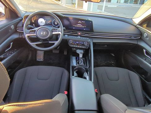 Used 2025 Hyundai Elantra SEL FWD image 21