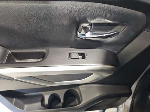 Used 2021 Nissan Titan SV w/ SV Convenience Package image 19