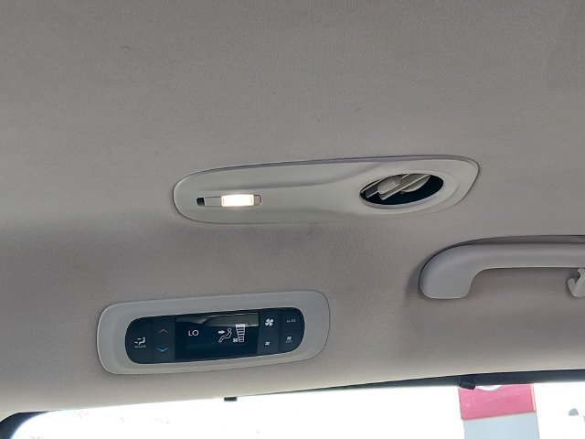 Used 2023 Chrysler Pacifica Touring-L FWD image 12