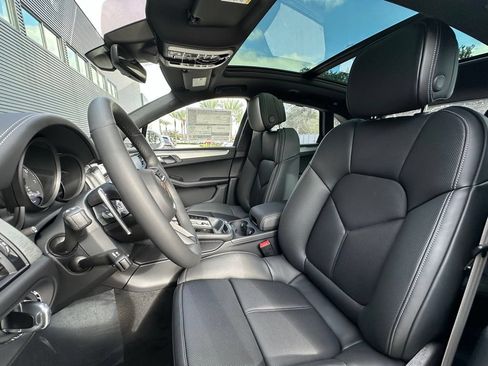 Used 2026 Porsche Macan S AWD/4WD image 5