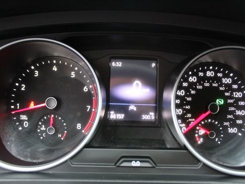 Used 2020 Volkswagen Tiguan SE w/ 3rd Row Seat Package image 16