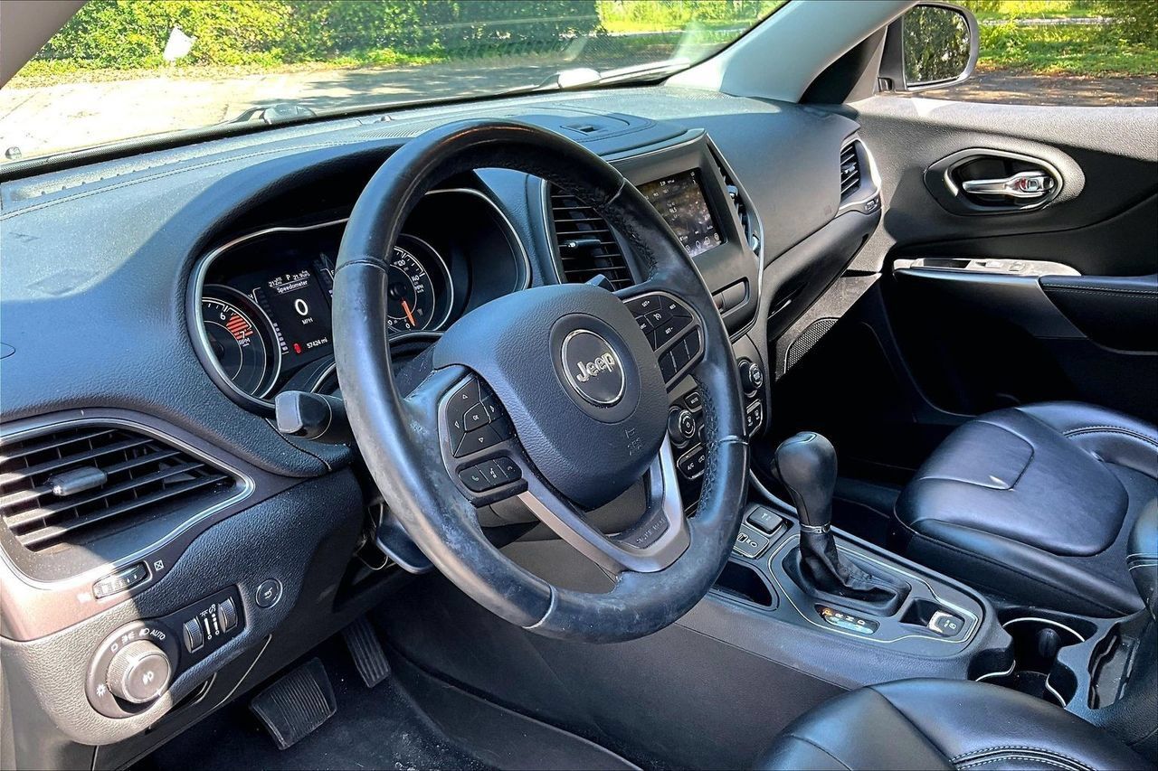 Used 2019 Jeep Cherokee Latitude Plus w/ Comfort/Convenience Group FWD image 14