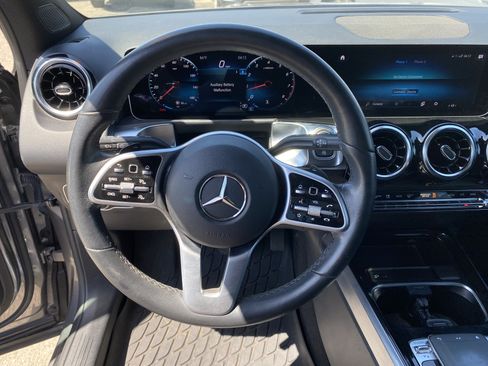 Used 2020 Mercedes-Benz GLB 250 4MATIC w/ Premium Package image 13