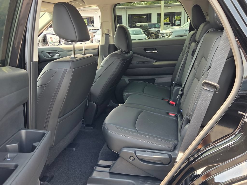 New 2026 Nissan Pathfinder SL w/ Cargo Package FWD image 4
