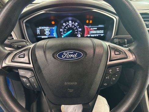Used 2019 Ford Fusion SE image 12