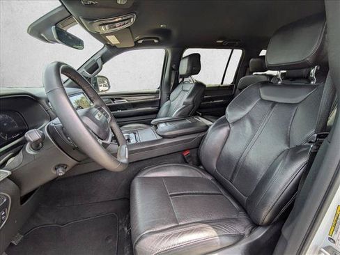 Used 2024 Jeep Wagoneer L Series II RWD image 15
