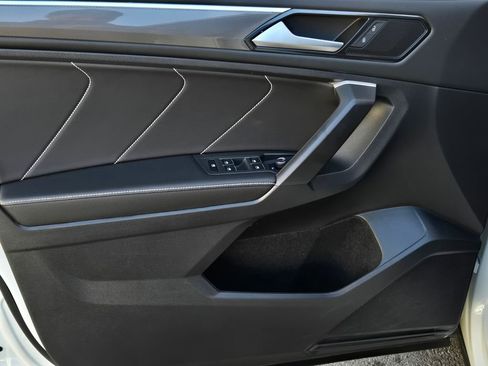 Used 2023 Volkswagen Tiguan SE R-Line image 10