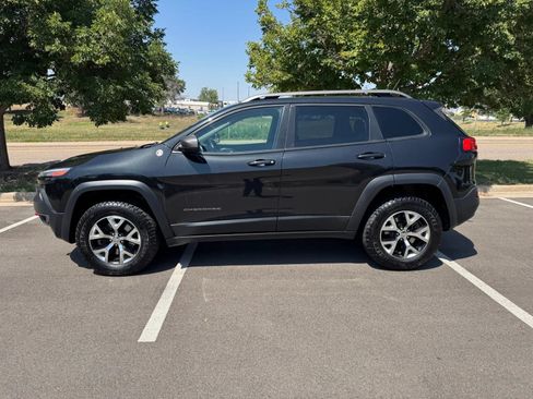 Used 2015 Jeep Cherokee Trailhawk w/ Cold Weather Group AWD/4WD image 2