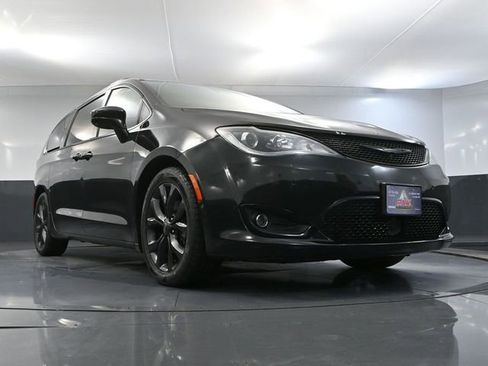 Used 2019 Chrysler Pacifica Touring-L Plus w/ Advanced Safetytec Group image 64