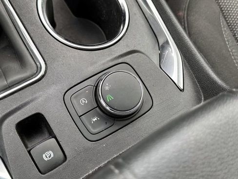 Certified 2023 Chevrolet Traverse LT FWD image 28