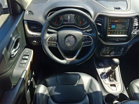 Used 2017 Jeep Cherokee Limited AWD/4WD image 12