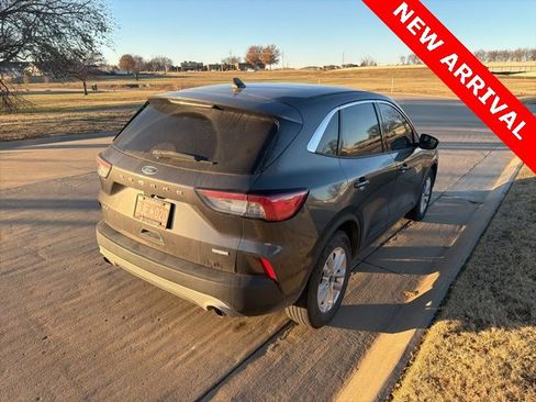 Used 2020 Ford Escape SE image 3