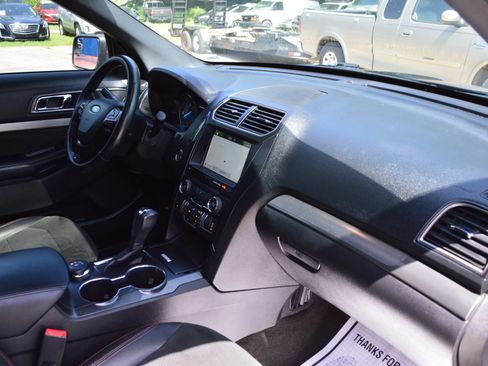 Used 2018 Ford Explorer XLT w/ Equipment Group 202A AWD/4WD image 25