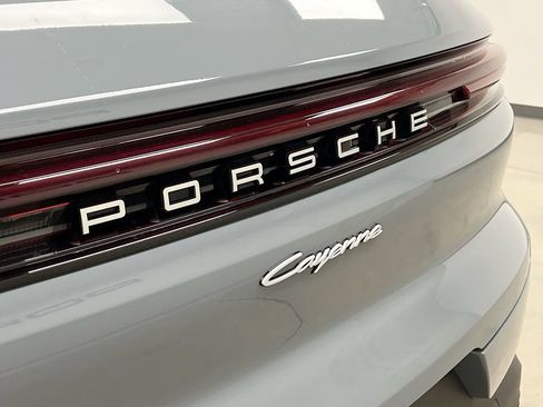 Certified 2024 Porsche Cayenne AWD/4WD image 35